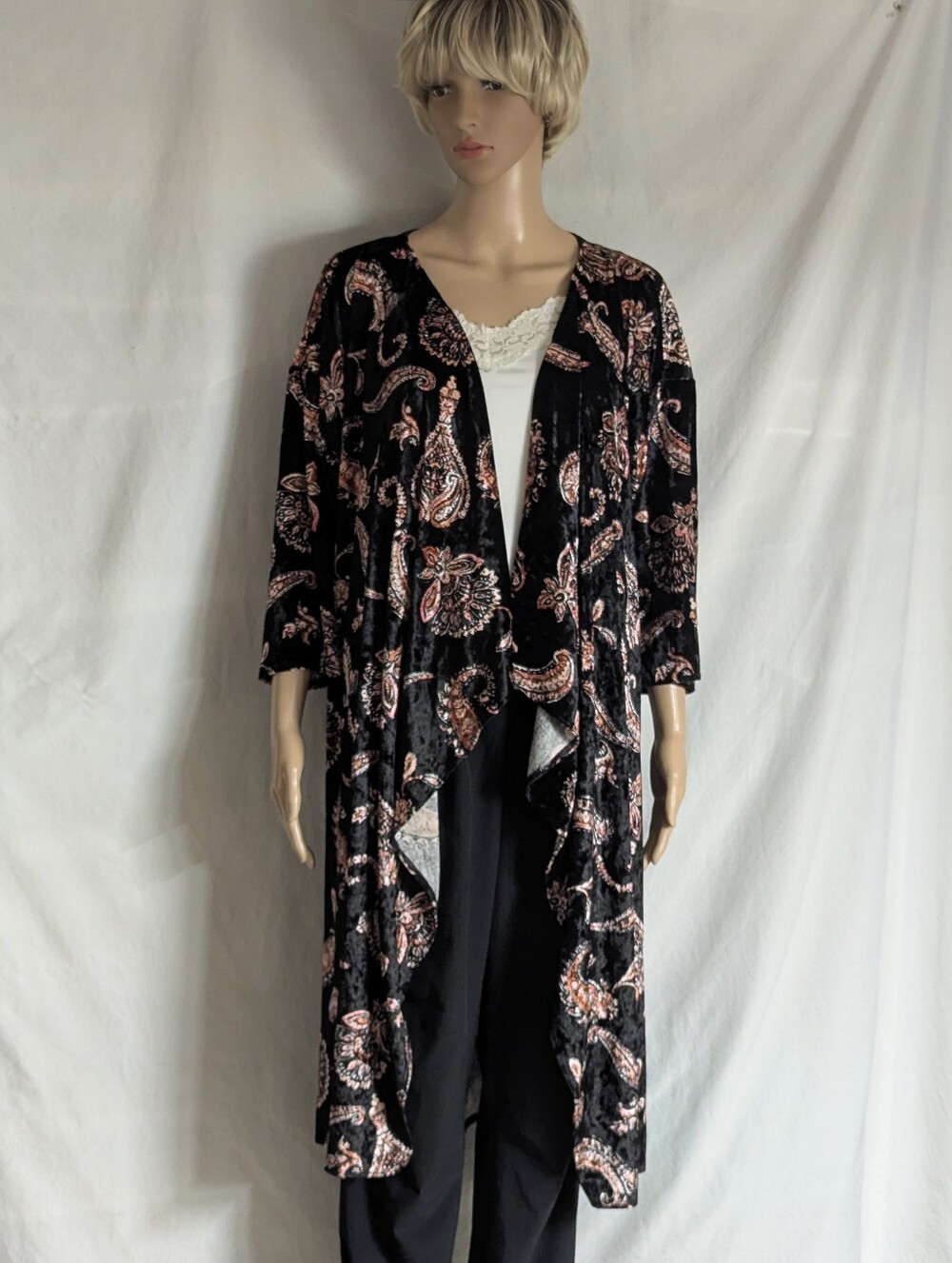 Lularoe Black Velvet Paisley Duster with Pink & Cream Accents Size Large